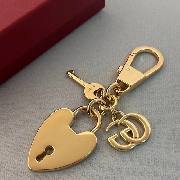 Gucci Red and Gold Heart Lock and Key Bag Charm with box included - Picture 6 of 6